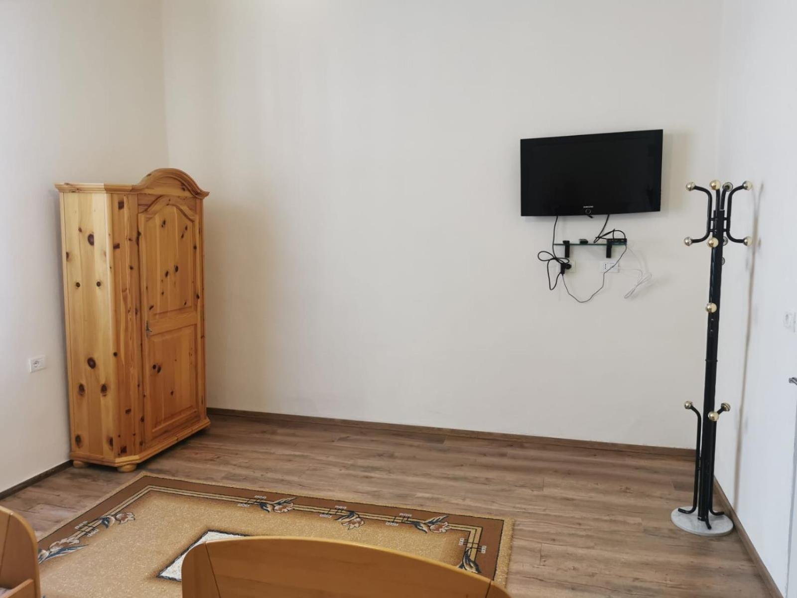 Gm Tirana Hostel Екстер'єр фото