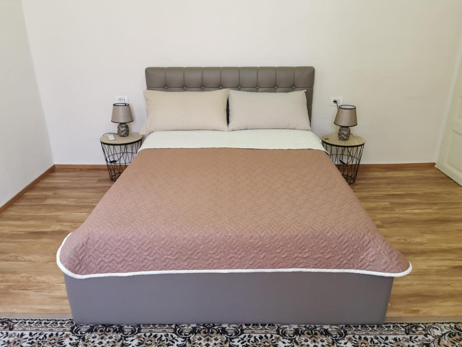 Gm Tirana Hostel Екстер'єр фото